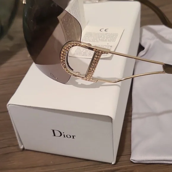 Oversized Brown & Gold Dior Sunglasses with golden arms, in  display picture 2